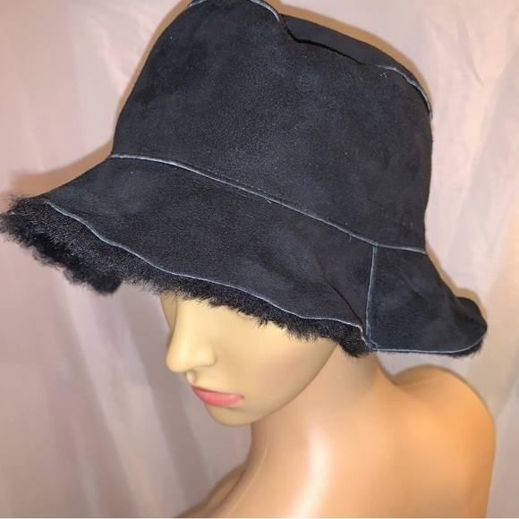 BURBERRY black sueded SHEERLING bucket hat w/presentation gift box - Picture 10 of 11